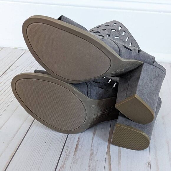 Christian Siriano Gray Suede Women's Winter Block Heels - Picture 6 of 6